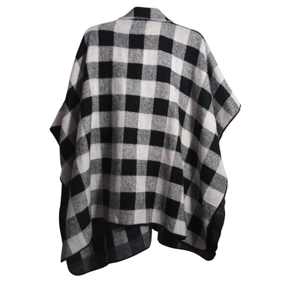 Marcus Adler Black White Buffalo Check Poncho Zip Up Shawl Fur NWT Size OSFM - Picture 2 of 9